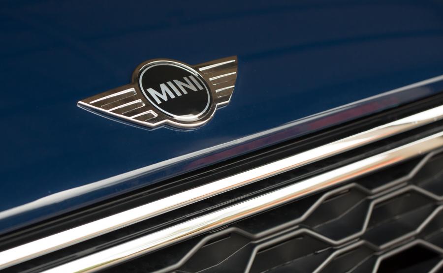 Логотип Mini Cooper S Countryman ALL4 2017 года  (LA) (фото 10 из 21)